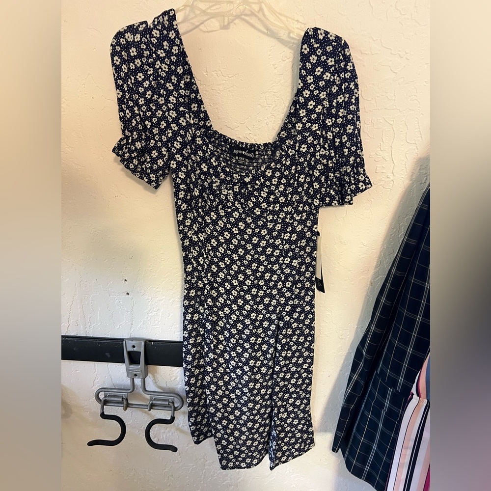 Super cute floral navy dress with a little bow